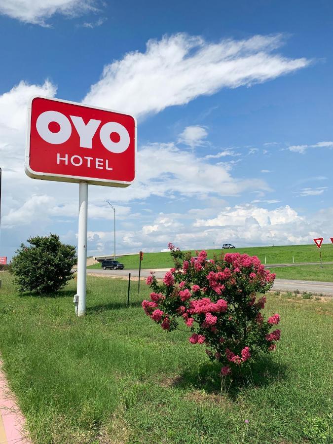 Oyo Hotel Pearsall I-35 West 외부 사진