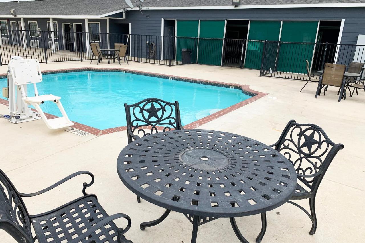 Oyo Hotel Pearsall I-35 West 외부 사진