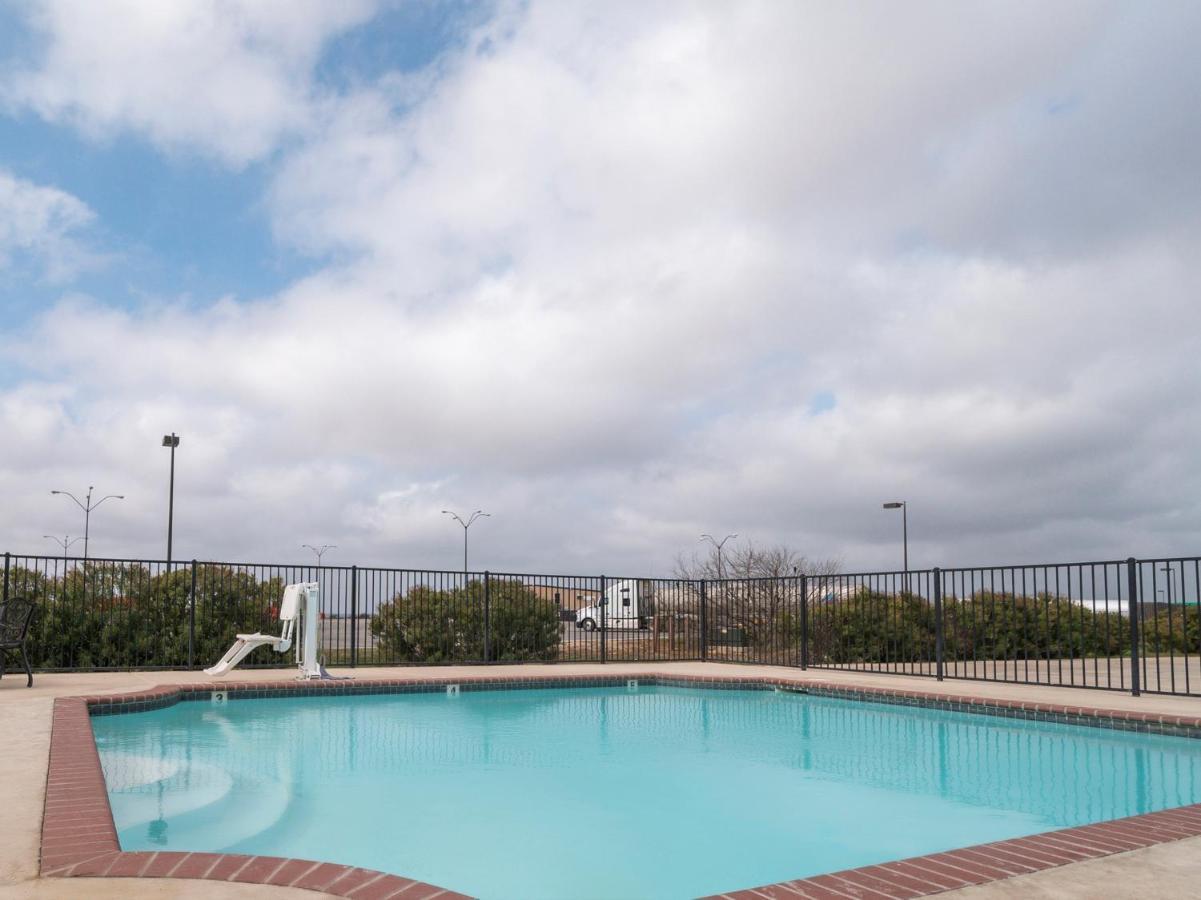 Oyo Hotel Pearsall I-35 West 외부 사진