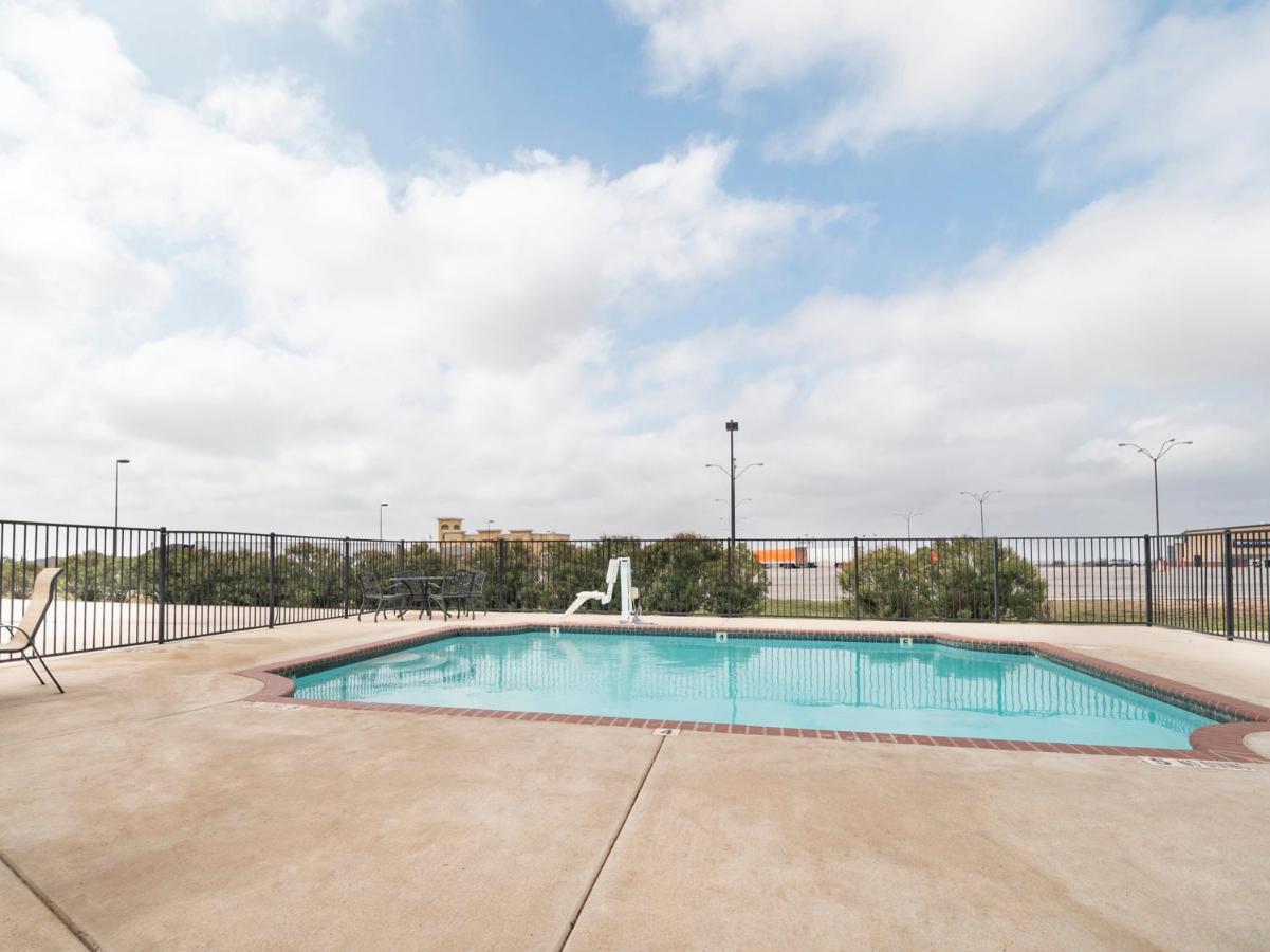 Oyo Hotel Pearsall I-35 West 외부 사진