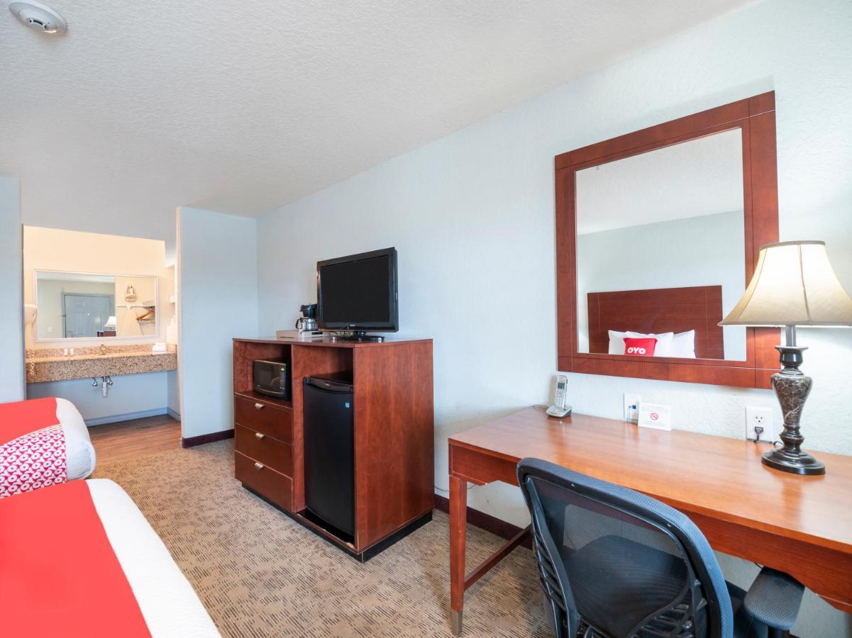 Oyo Hotel Pearsall I-35 West 외부 사진