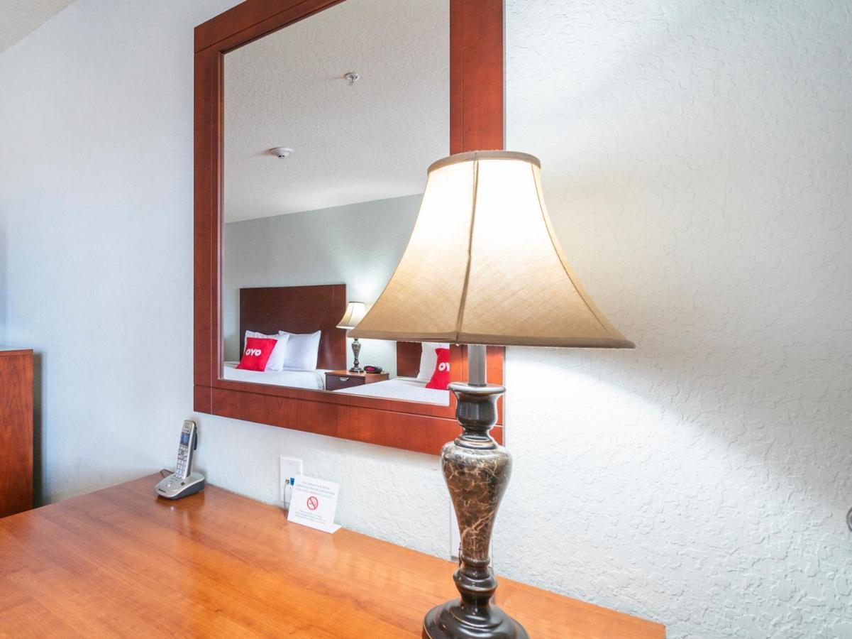 Oyo Hotel Pearsall I-35 West 외부 사진