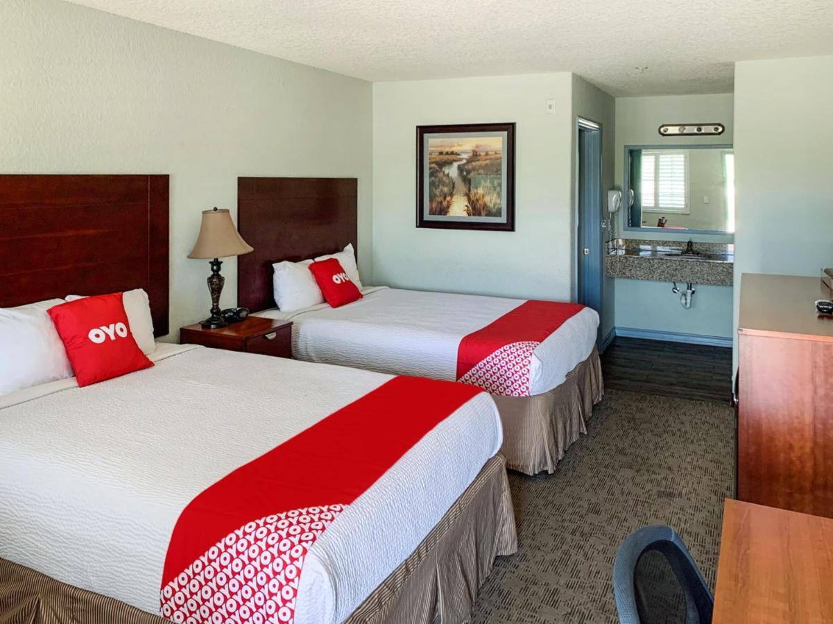 Oyo Hotel Pearsall I-35 West 외부 사진